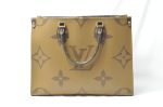 Louis Vuitton Monogram Giant On-The-Go MM Tote Handbag - Image 4